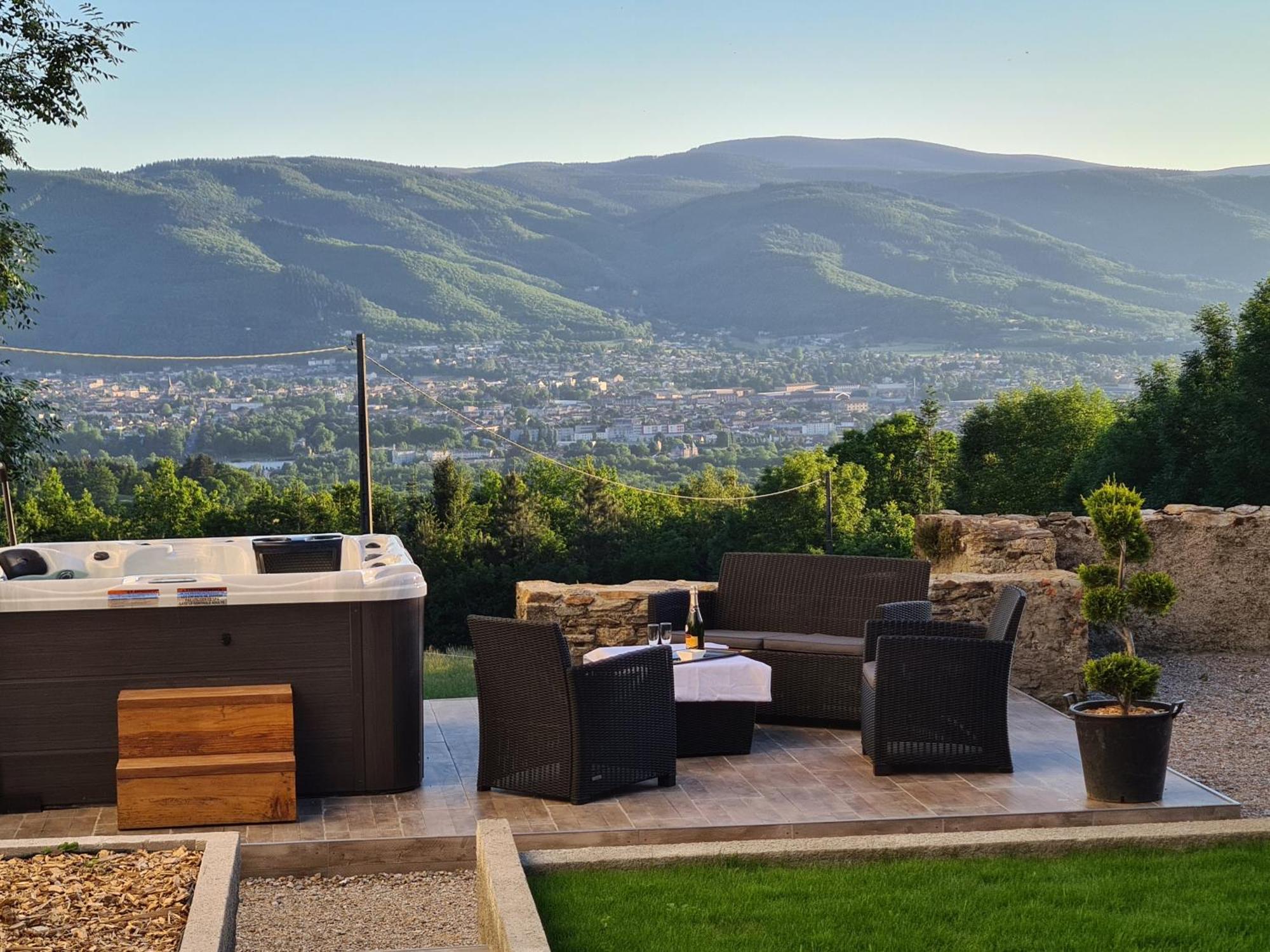 Gite Confortable Avec Spa Prive Et Confort Moderne Pont-de-Larn المظهر الخارجي الصورة
